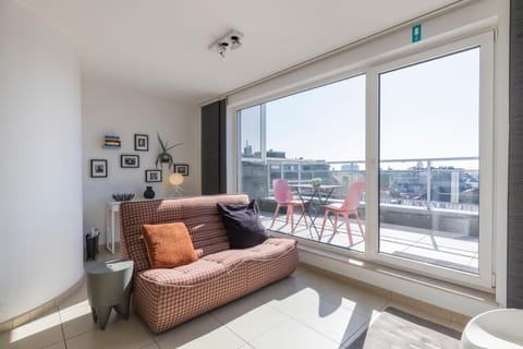 View (from property/room), Balcony/Terrace, Living room, Seating area