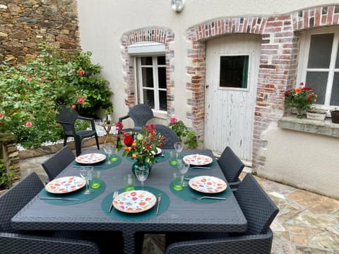 BBQ facilities, Garden, Inner courtyard view