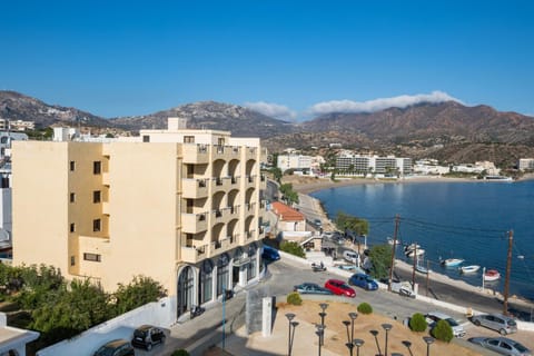 Property building, Nearby landmark, Day, Neighbourhood, Natural landscape, Bird's eye view, City view, Mountain view, Sea view, Street view, Location