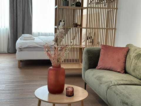 Bed, Living room, Decorative detail, Seating area, Bedroom, towels