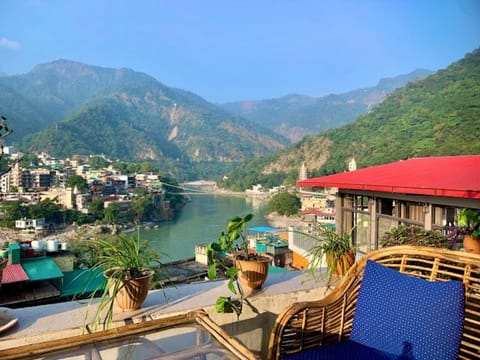 Property building, Nearby landmark, Day, Natural landscape, Mountain view, River view, Sea view