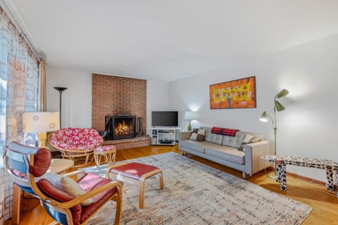 Communal lounge/ TV room, TV and multimedia, Living room, fireplace