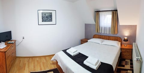 Bed, Photo of the whole room, Bedroom, On site