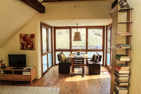 Photo of the whole room, Decorative detail, Dining area