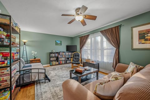 Communal lounge/ TV room, Game Room, TV and multimedia, Living room