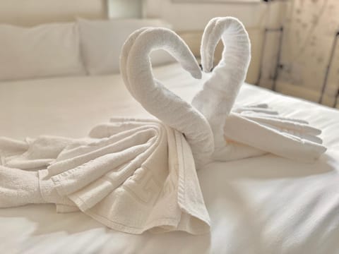 Bed, Photo of the whole room, Bedroom, towels