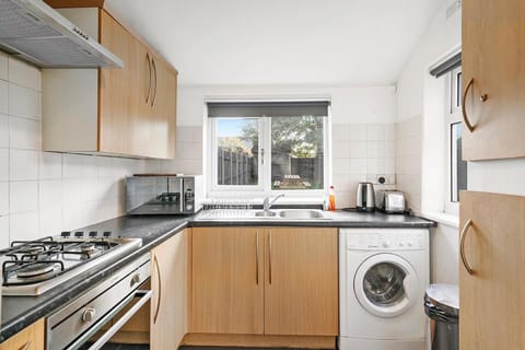 Coffee/tea facilities, Kitchen or kitchenette, Communal kitchen, minibar, kitchen, kitchen