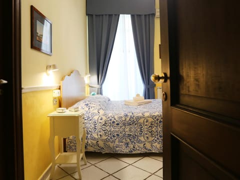 Bed, Photo of the whole room, Bedroom, hair dresser