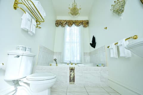 Amethyst Inn Bed and Breakfast in Victoria