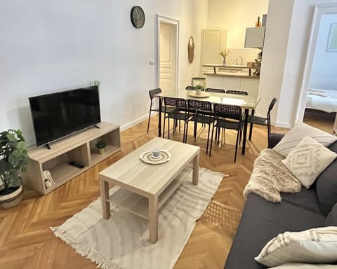 Kitchen or kitchenette, Living room, Dining area