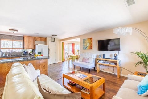 Spacious house with hot tub spa, to enjoy red rock view, near Amitabha stupa, and trails House in Sedona