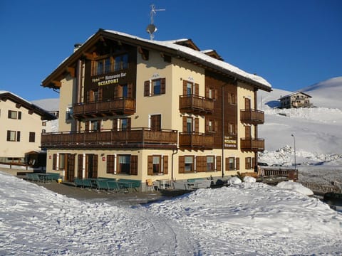 Facade/entrance, Winter