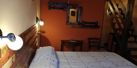 Bed, Photo of the whole room, Decorative detail, Bedroom