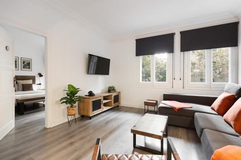 Bed, TV and multimedia, Living room, Photo of the whole room, Seating area, Bedroom, City view, internet, internet, towels, wardrobe, air conditioner, air conditioner