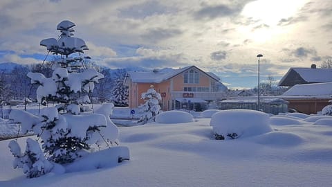Facade/entrance, Day, Winter