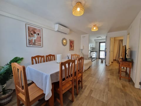 Living room, Dining area, air conditioner
