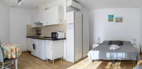 Communal lounge/ TV room, Kitchen or kitchenette, Living room, Photo of the whole room