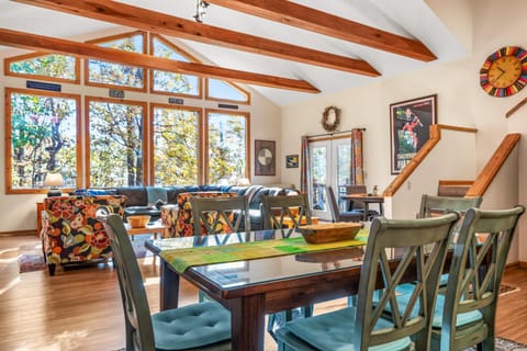 Living room, Floor plan, Dining area