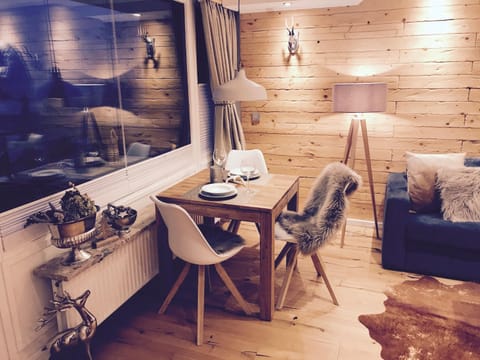 Photo of the whole room, Dining area