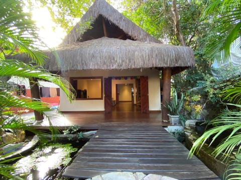 Facade/entrance