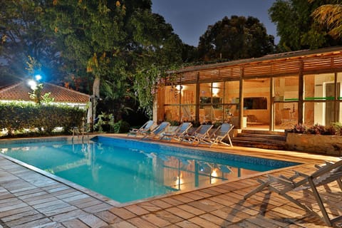 Swimming pool