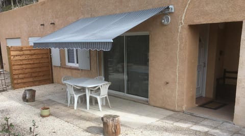 Facade/entrance, Balcony/Terrace