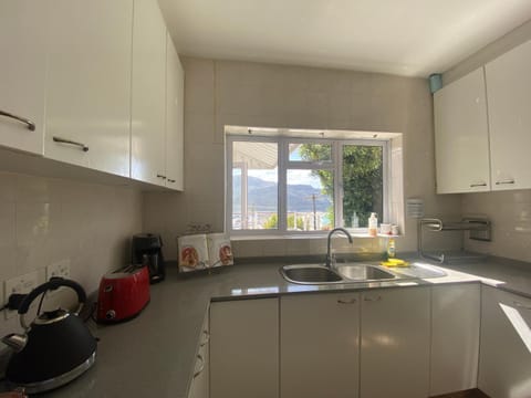 Watching Waves, Heron Chase House in Cape Town