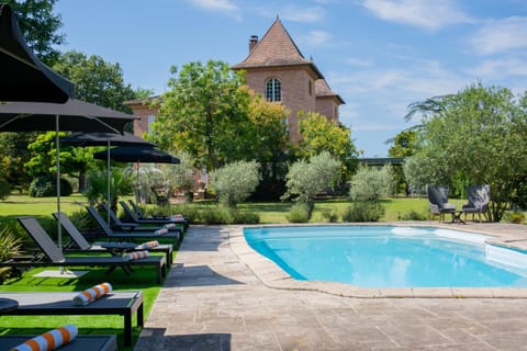 Property building, Garden, Garden view, Pool view, Swimming pool, sunbed
