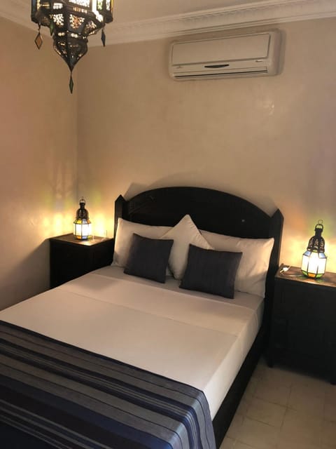 Bed, Photo of the whole room, Bedroom, air conditioner