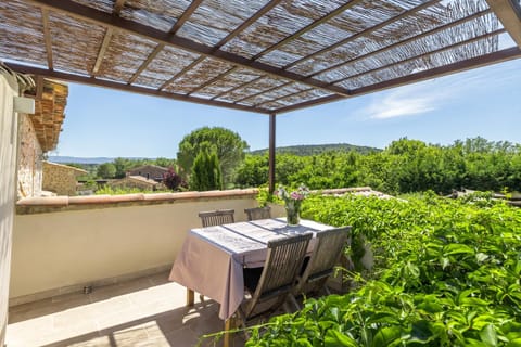 Mas Oréa Sous la glycine House in Gordes