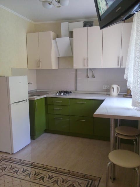 Kitchen or kitchenette, Dining area, stove