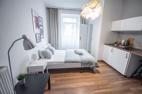 Bed, Kitchen or kitchenette, Living room, Photo of the whole room, Seating area, Bedroom, towels