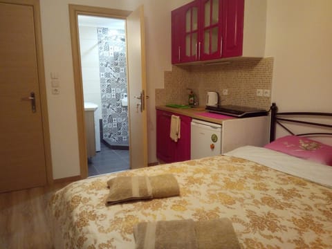 Bed, Photo of the whole room, Decorative detail, Decorative detail