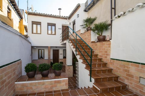 Patio, Facade/entrance