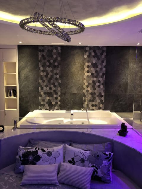 People, Spa and wellness centre/facilities