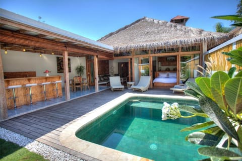 Day, Balcony/Terrace, Seating area, Pool view, Swimming pool, Swimming pool