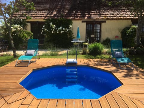 Patio, Day, Natural landscape, Garden, Garden view, Pool view, Swimming pool, sunbed
