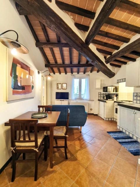 Living room, Dining area, stove