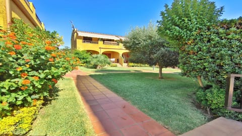 Property building, Spring, Day, Natural landscape, Garden, Garden view