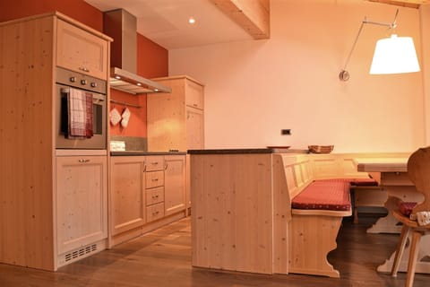 Kitchen or kitchenette, Dining area, oven, stove