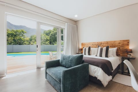 Seating area, Mountain view, Pool view