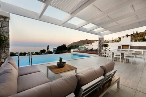 Pool view, Sea view