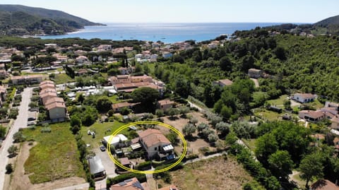 Property building, Nearby landmark, Neighbourhood, Natural landscape, Bird's eye view