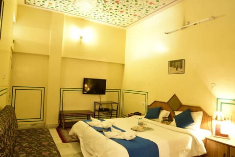 Shower, Toilet, Spring, Bed, Day, Night, Winter, Summer, Bathroom, TV and multimedia, Photo of the whole room, Bedroom, Autumn, On site, Area and facilities, Seasons, Time of day, Sunrise, Sunset