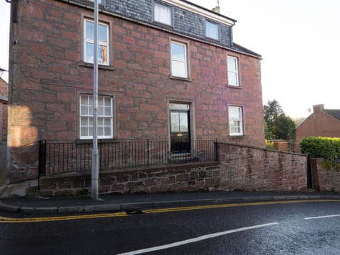 The Gallery Flat, 4 Tannage Brae House in Scotland