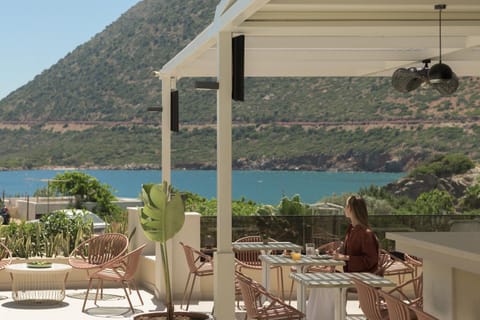 Restaurant/places to eat, View (from property/room), Food and drinks, Sea view, Area and facilities