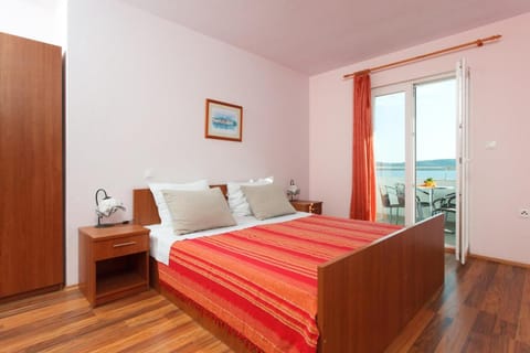 Bed, Balcony/Terrace, Bedroom, Sea view