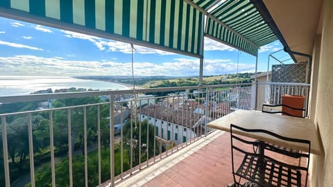 Casa Del Sole DX Apartment in Numana