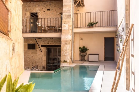 Swimming pool, Swimming pool
