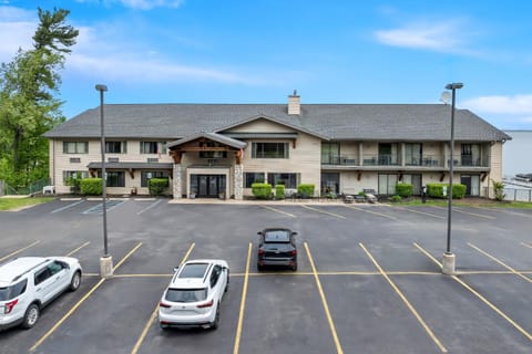 Beachfront Hotel Houghton Lake Hotel in Houghton Lake